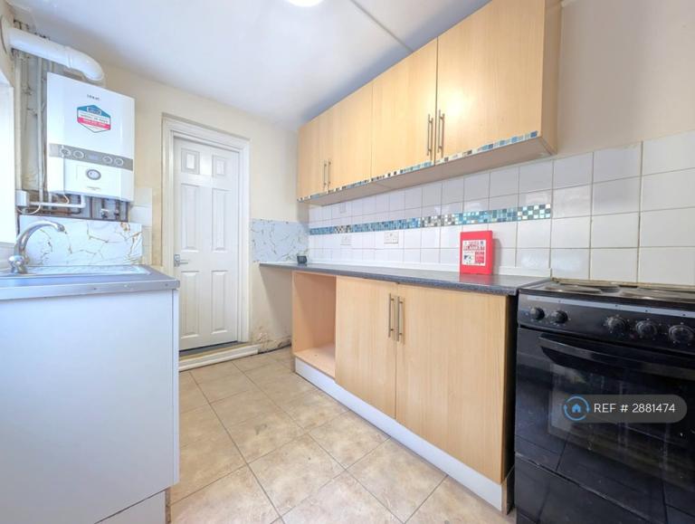 3 bedroom house in Gordon Road, Chatham, ME4 (3 bed) (#2881474)