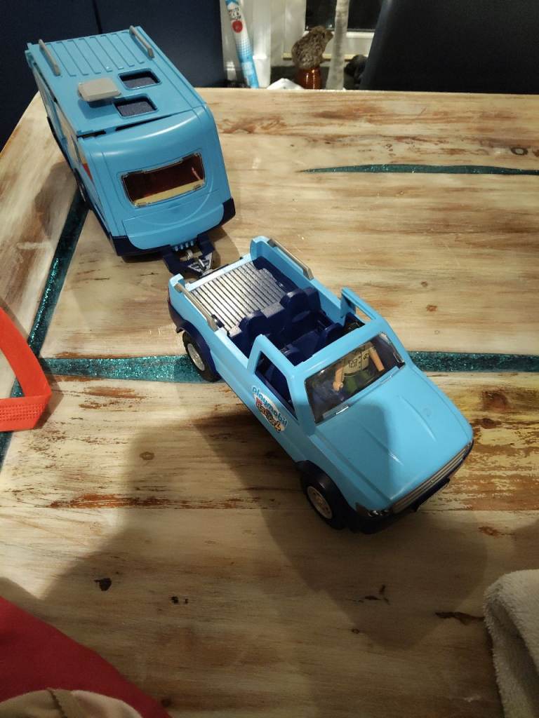 Playmobil jeep and caravan