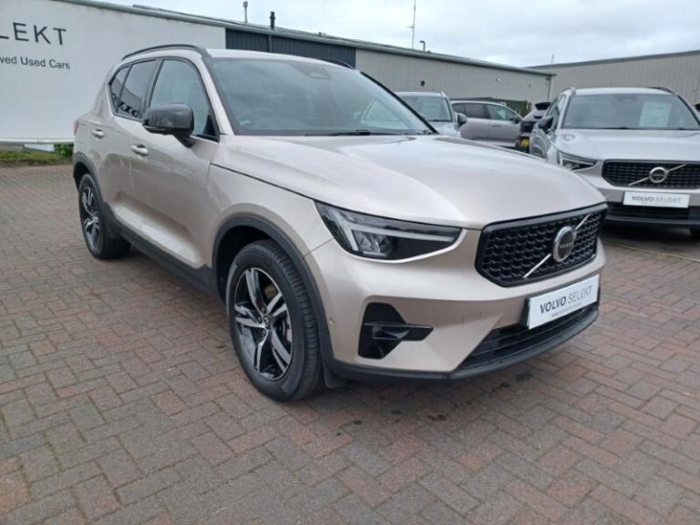 VOLVO XC40 2.0 B3P Plus Dark 5dr Auto