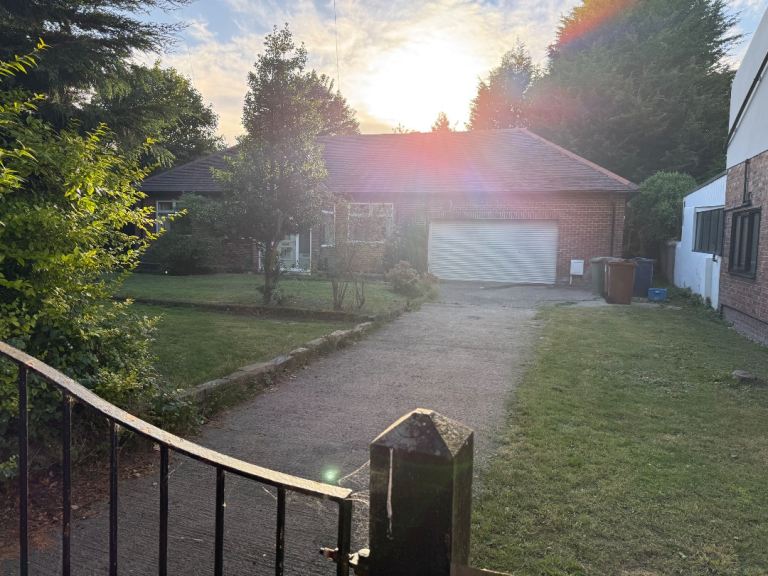 5 bedroom detached house 