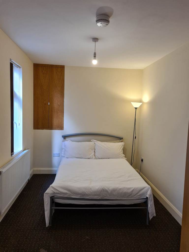 ***Clean and tidy bedsit/Studio in Langley***