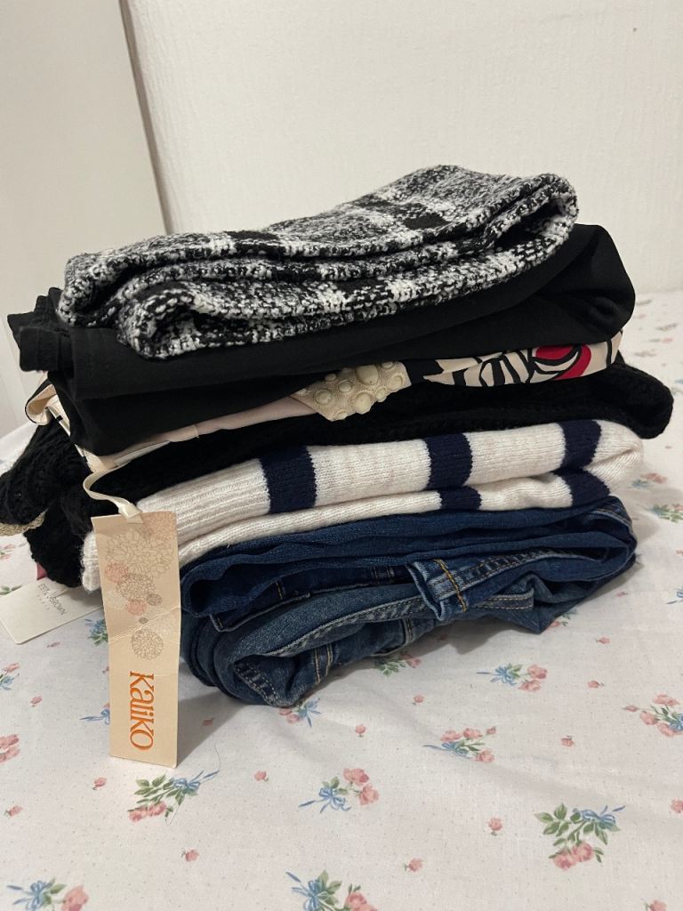 Women’s bundle size 12 – 7 items – new & excellent