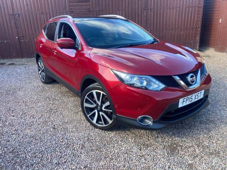 2015 Nissan Qashqai panoramic roof Hatchback Diesel Manual