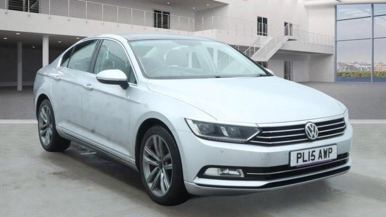 VOLKSWAGEN PASSAT 2.0 TDI BlueMotion Tech SE DSG Euro 6 (s/s) 4dr 2015
