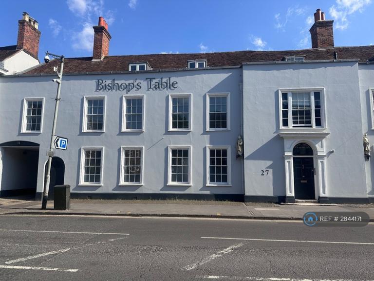 3 bedroom flat in West Street, Surrey, GU9 (3 bed) (#2844171)