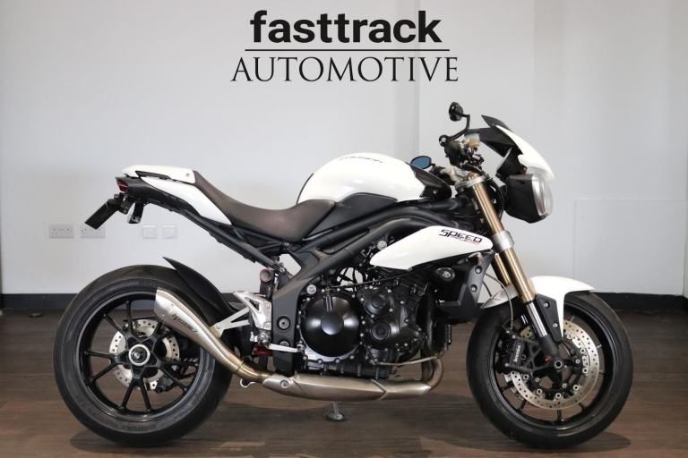 Triumph Speed Triple 1050 - 2011 - FULL SERVICE HISTORY - VERY CLEAN