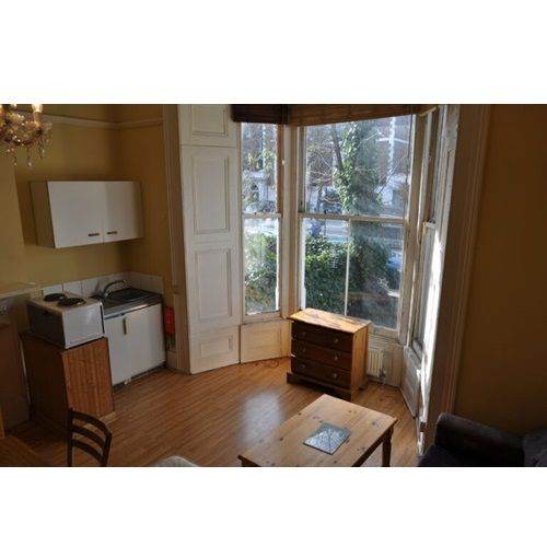 LARGE DOUBLE SEMI-STUDIO FLAT IN HAMMERSMITH GROVE, W6 7HB ***ALL BILLS INC***