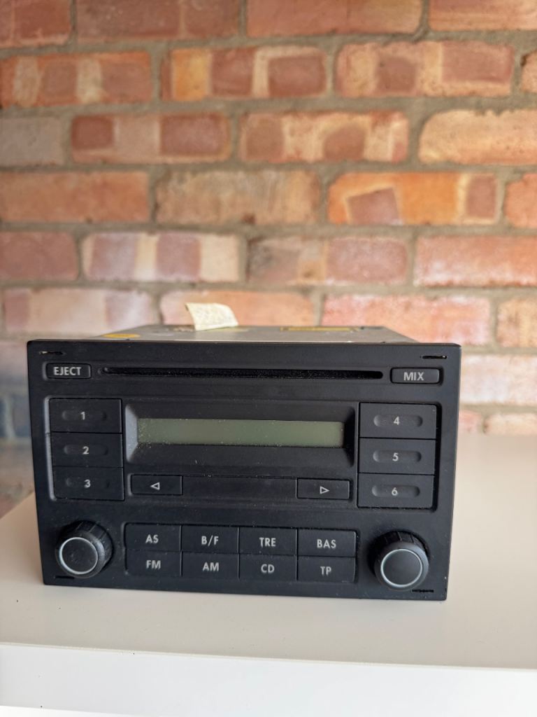 Volkswagen Polo 9N3 Factory Radio