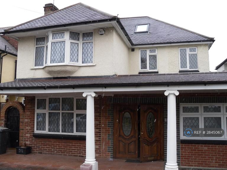 6 bedroom house in Southway, Totteridge, N20 (6 bed) (#2845067)