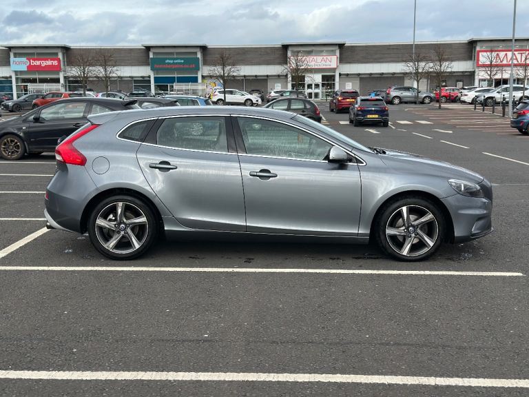 Volvo v40 R.design 2015 urgent sale 