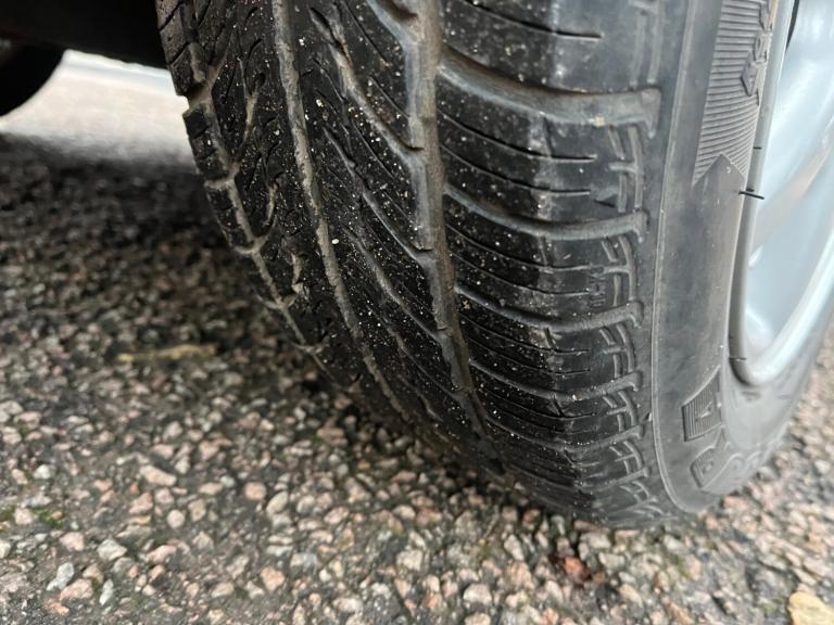 1997 Volkswagen Golf 1.6 GL 5dr [100bhp] HATCHBACK Petrol Manual