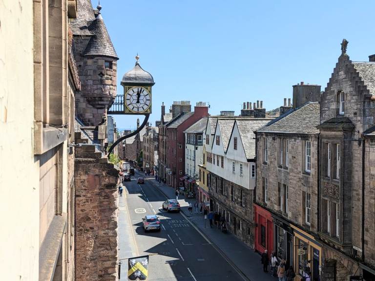 2 Bedroom Flat, Canongate, Edinburgh 