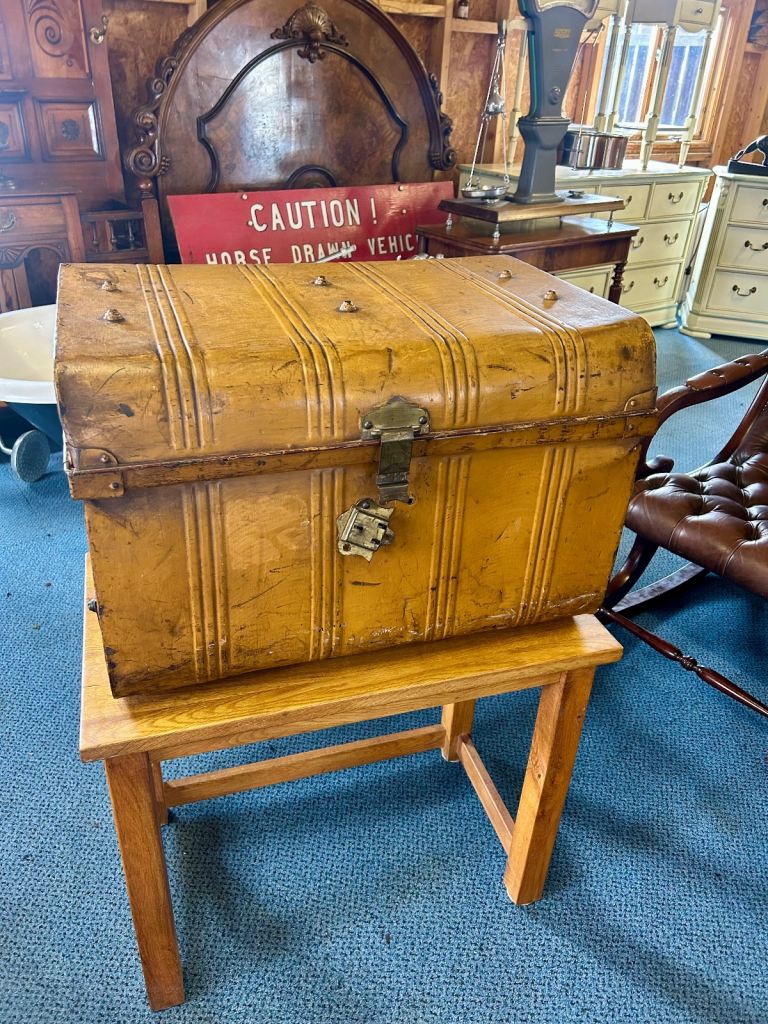 VINTAGE TAN COLOURED TIN TRAVELLING TRUNK