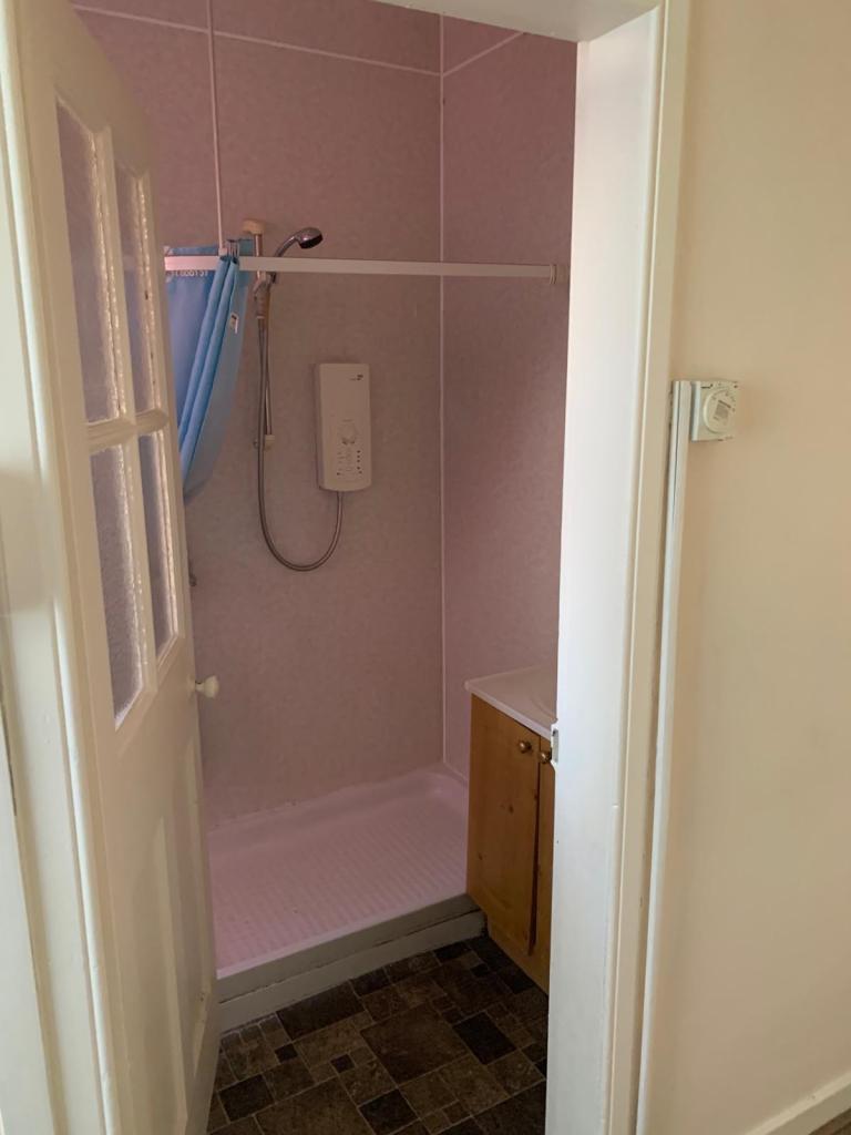 Victoria street Perth.3 bedrooms ground floor Flat for rent 
