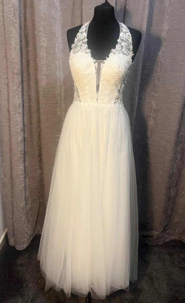 Stunning White Lace Halterneck Wedding Dress – Size Small