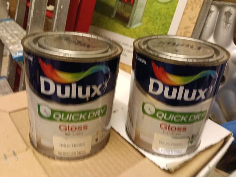 Dulux quick dry gloss 