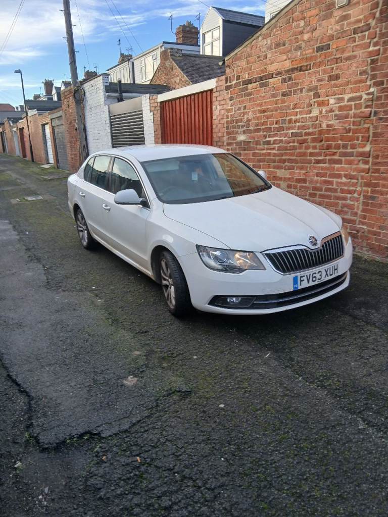 Skoda, SUPERB, Hatchback, 2013, Manual, 1968 (cc), 5 doors