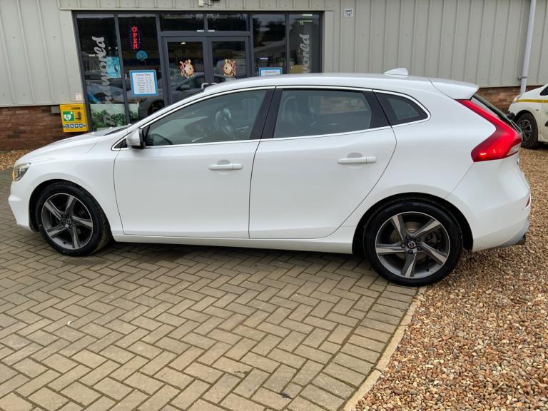 2015 Volvo V40 D2 R DESIGN 5dr HATCHBACK Diesel Manual