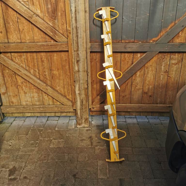 Fencing tool to stretch stock & chainlink fencing