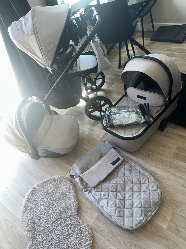 Venicci 3 in1 travel system stone beige Pram