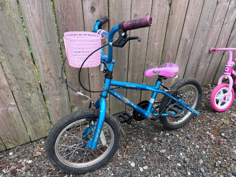Apollo Roxie 16” BMX style bike