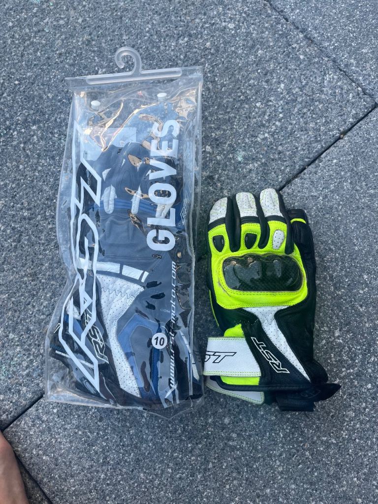 2 pairs of RST motor bike gloves