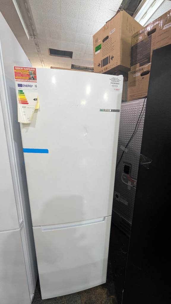 BOSCH SERIES 2 176CM WHITE 282L 60/40 FRIDGE FREEZER-FROST FREE-SUPER FREEZE-DOOR ALARM-NEW-GRADED