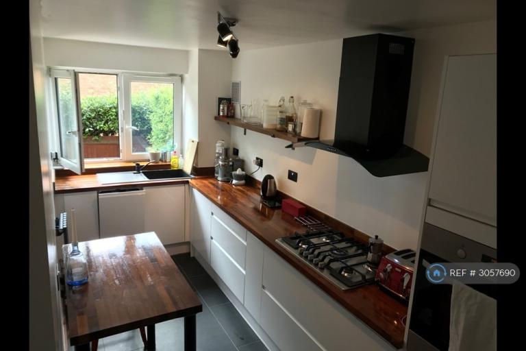 2 bedroom flat in Hillery Close, London, SE17 (2 bed) (#3057690)