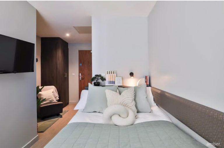 Spacious En-suite Room for Students in CF10 3DE