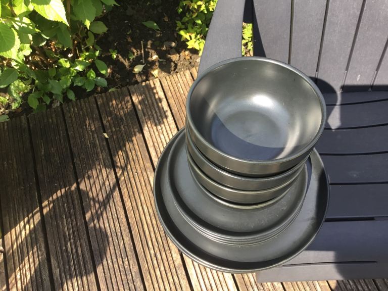 Black dining plate set