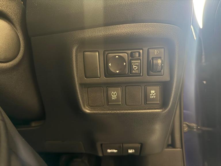 2017 Nissan Juke 1.6 N-Connecta XTRON Euro 6 5dr HATCHBACK Petrol Automatic