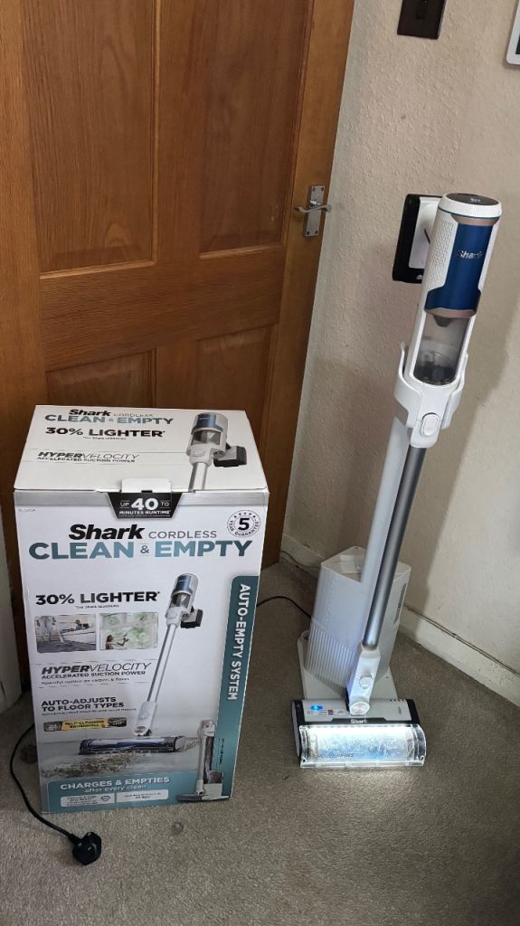 Shark BU3251UKT Cordless Stick Vacuum With Auto Empty