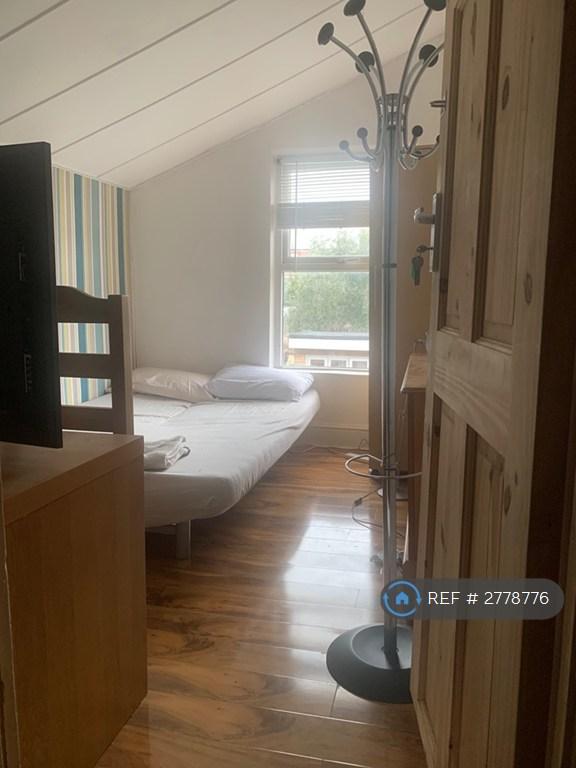 1 bedroom in Alston Rd, London, N18 (#2778776)