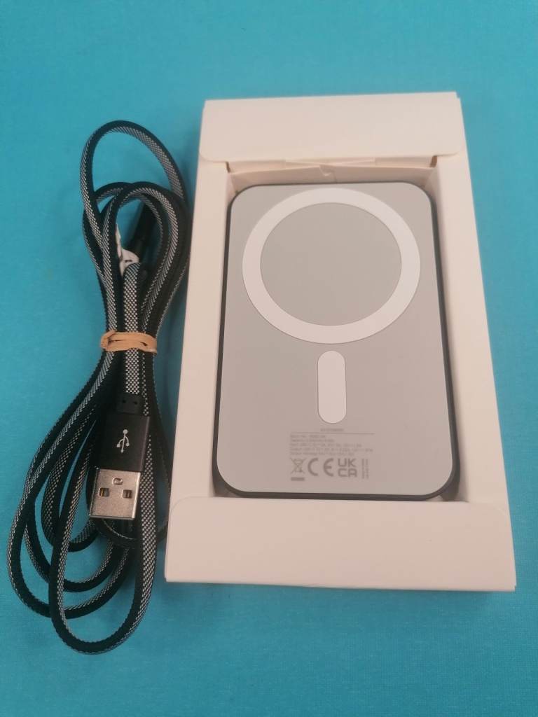 Brand new Groove 5000 mAh Magnetic Wireless Power Bank black&white colors, 