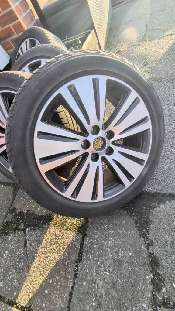 Kia 18" alloy wheels