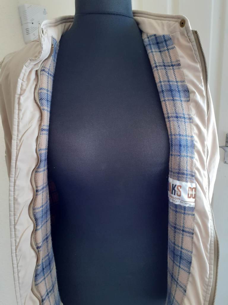 DAKS quality gilet size 16