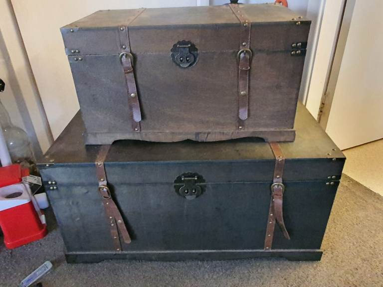 Chest storage boxes 