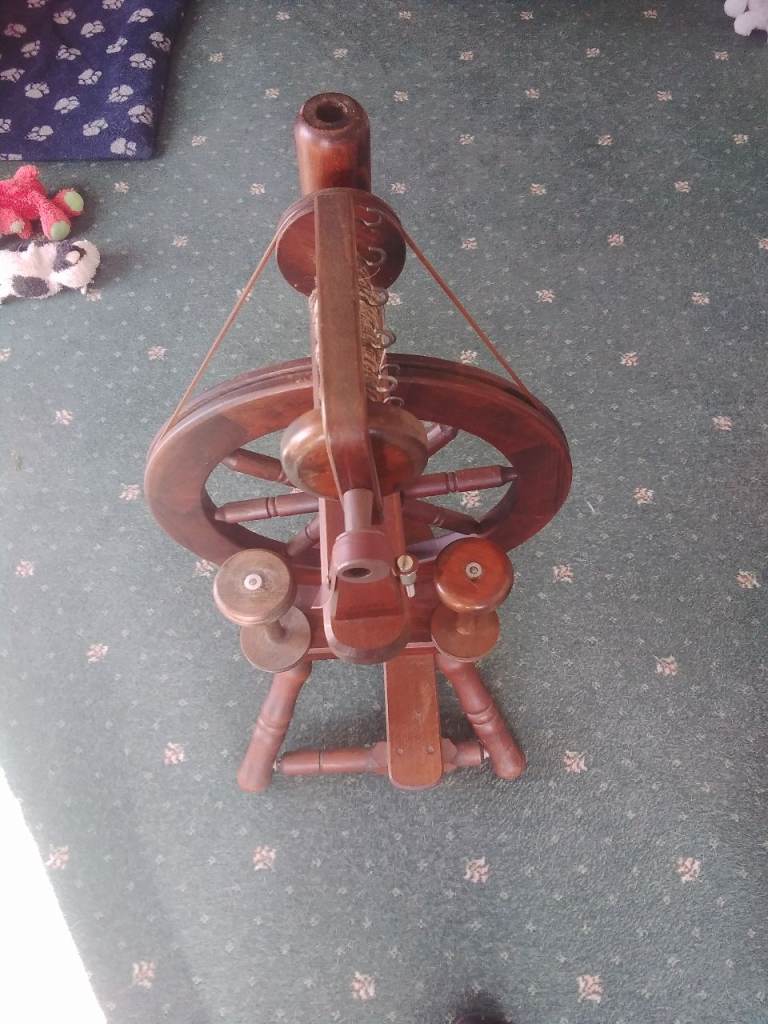 VINTAGE DELFT SPINNING WHEEL 