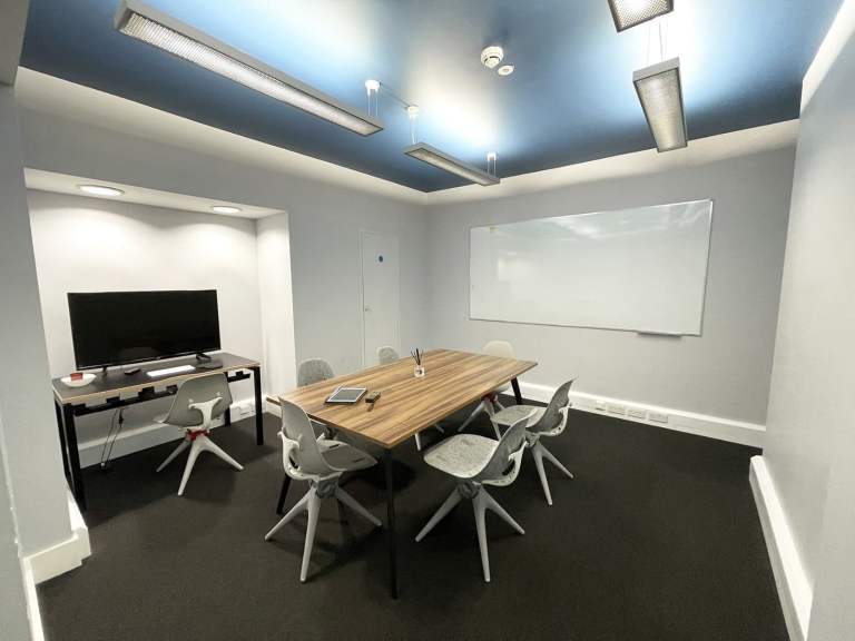 Office | Creative Space | Beauty Room | Workspace | Commercial Unit in Hackney Central E8