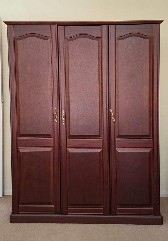 3 door wardrobe