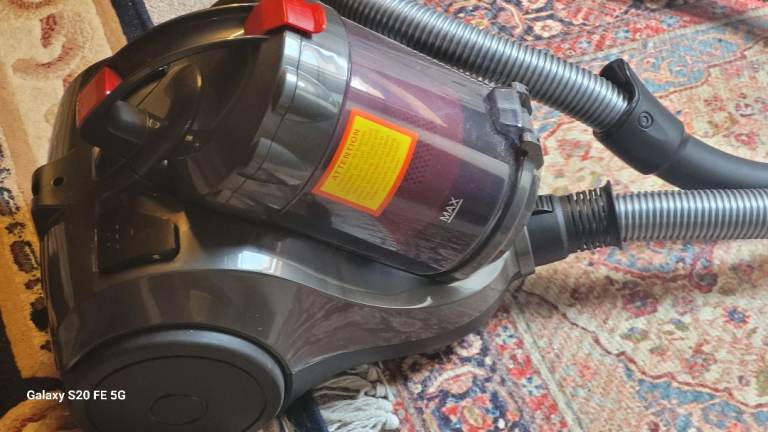 Akitas max vacuum cleaner 800w.