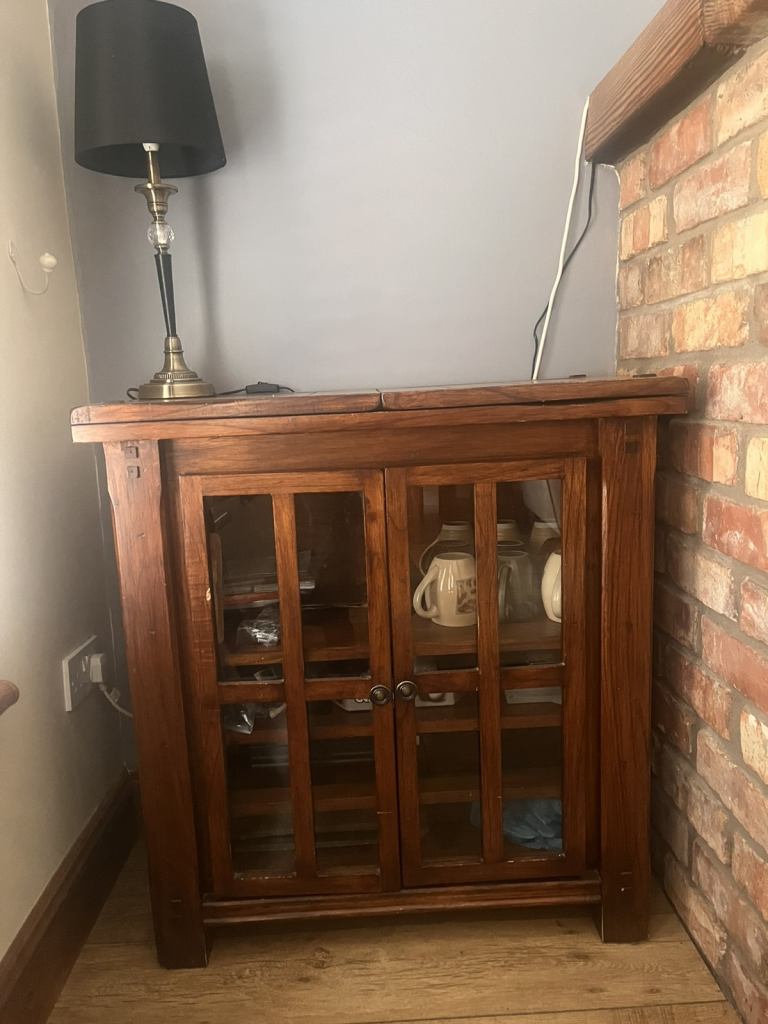 Extendable mahogany shelving with glass doors. 