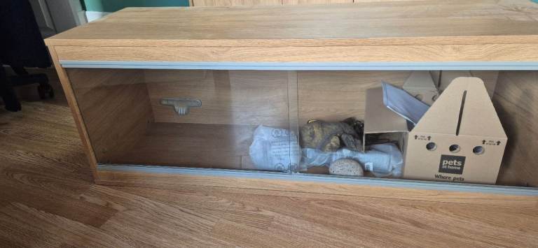 Large vivarium for reptiles/snakes