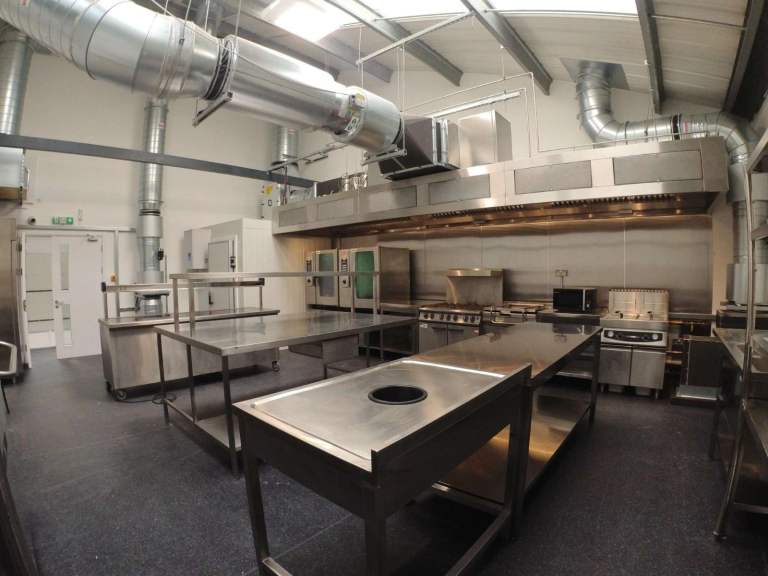 Dark - Ghost kitchens to rent. No minimum booking days requires. Utilities bills are included