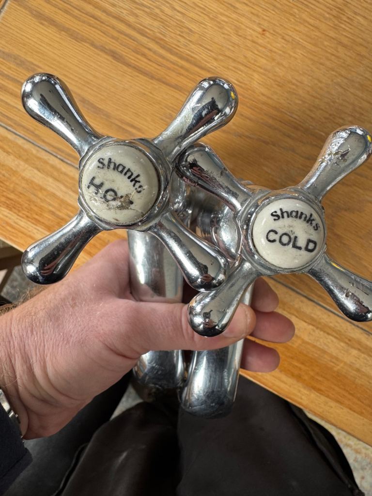 Armitage shanks taps