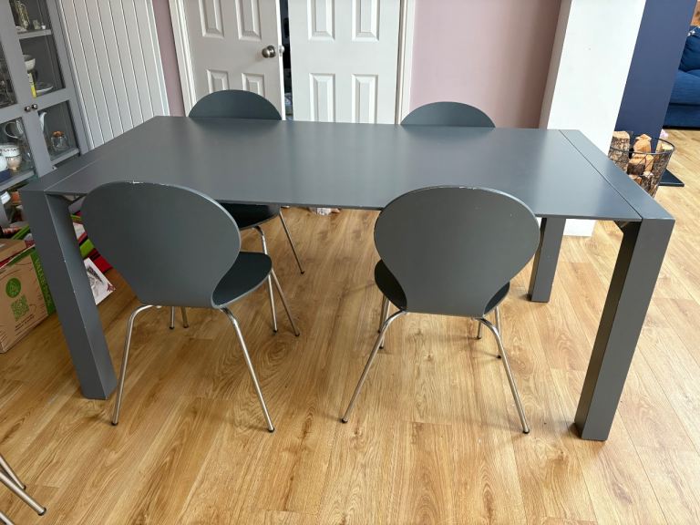 Extendable dining table and chairs. 