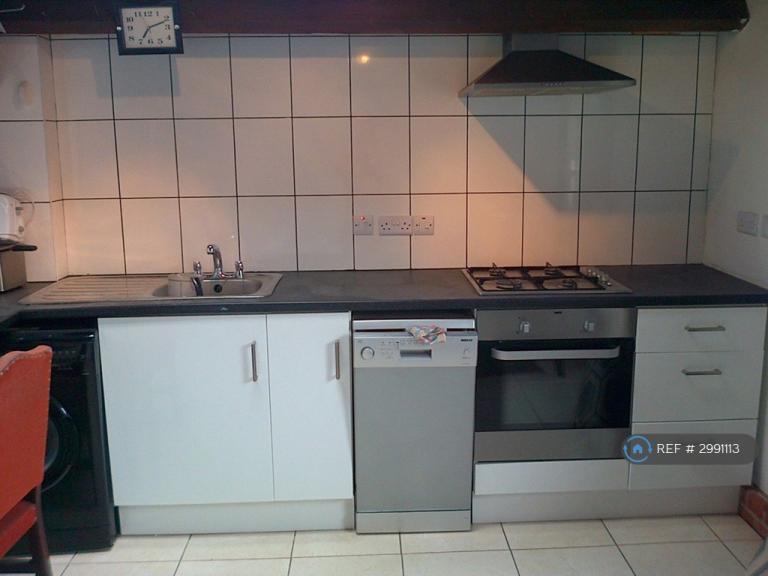 2 bedroom flat in Nicholsons Lane, Maidenhead, SL6 (2 bed) (#2991113)
