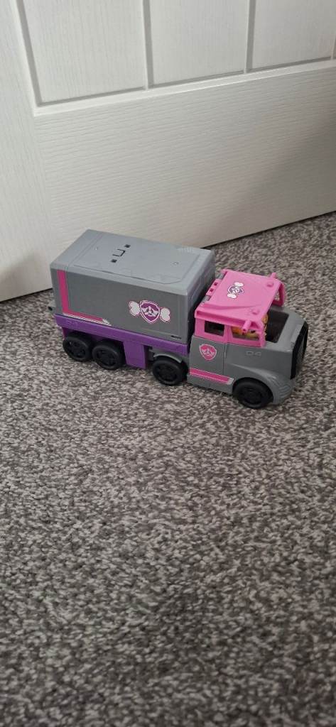 Paw patrol skye transforming truck with figure 