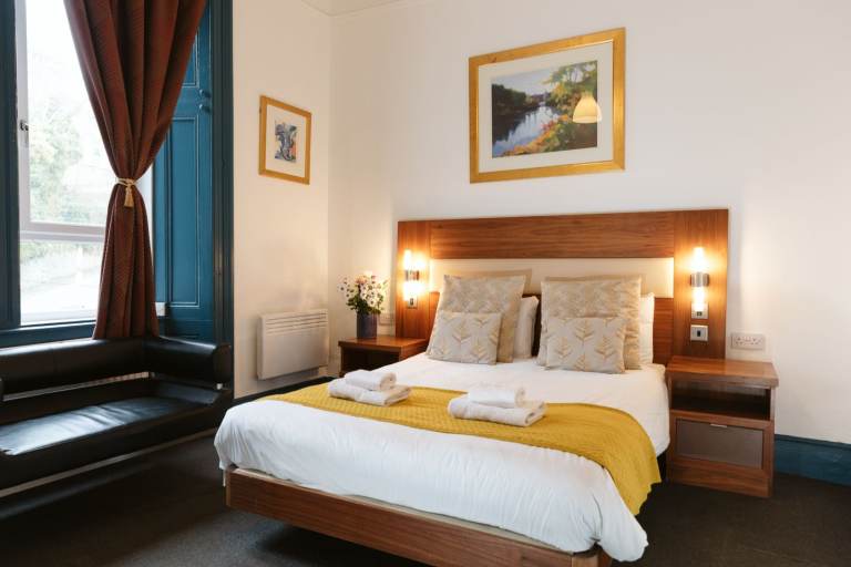 Room in a Shared House, Single & Double Available. All Bills Included. 