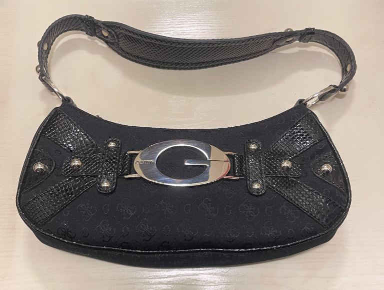 Guess Black Shoulder Bag – Y2K Style
